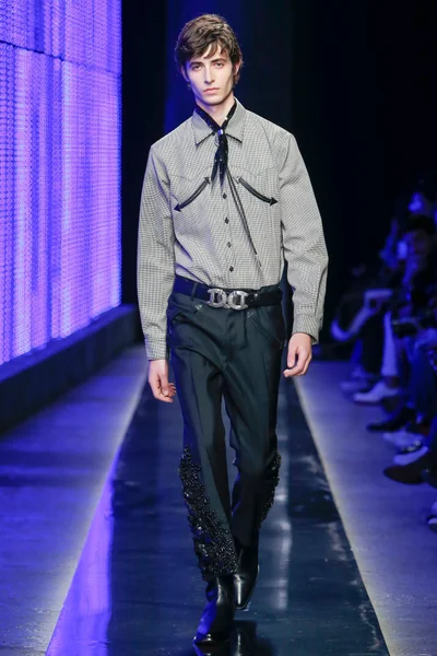 Look 15